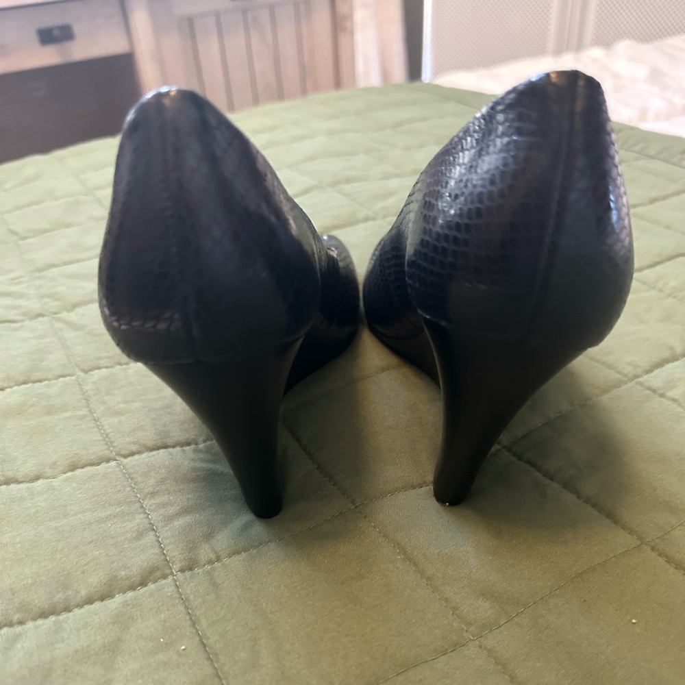 Black peep toe wedge heels size 6.5 - Picture 4 of 4